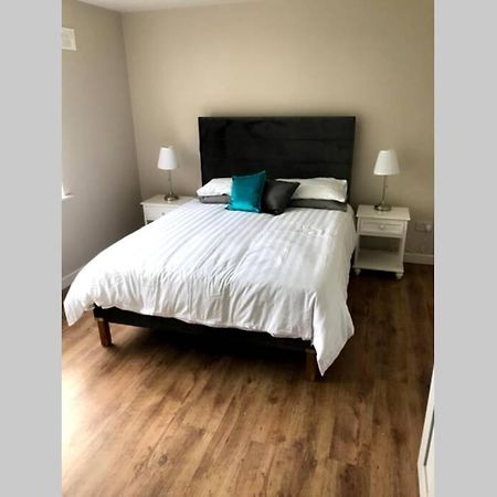 Stylish 3 Bed Apartment With Lough Atalia Views Galway Eksteriør bilde