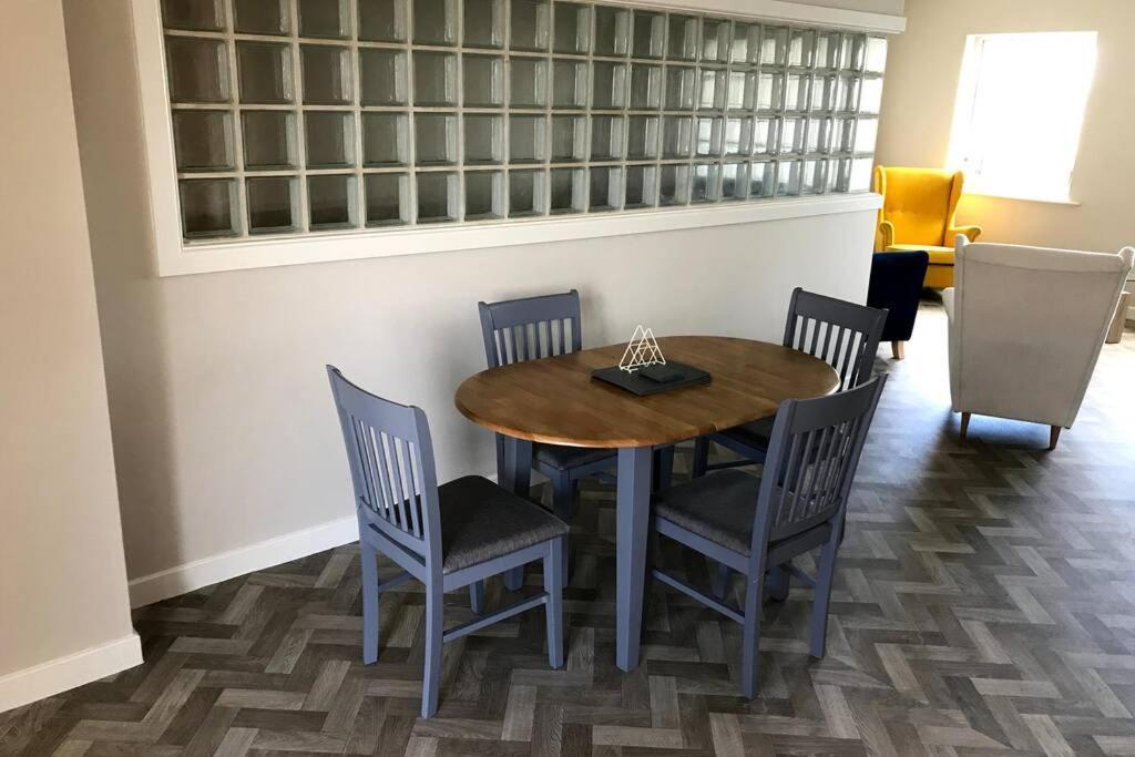 Stylish 3 Bed Apartment With Lough Atalia Views Galway Eksteriør bilde