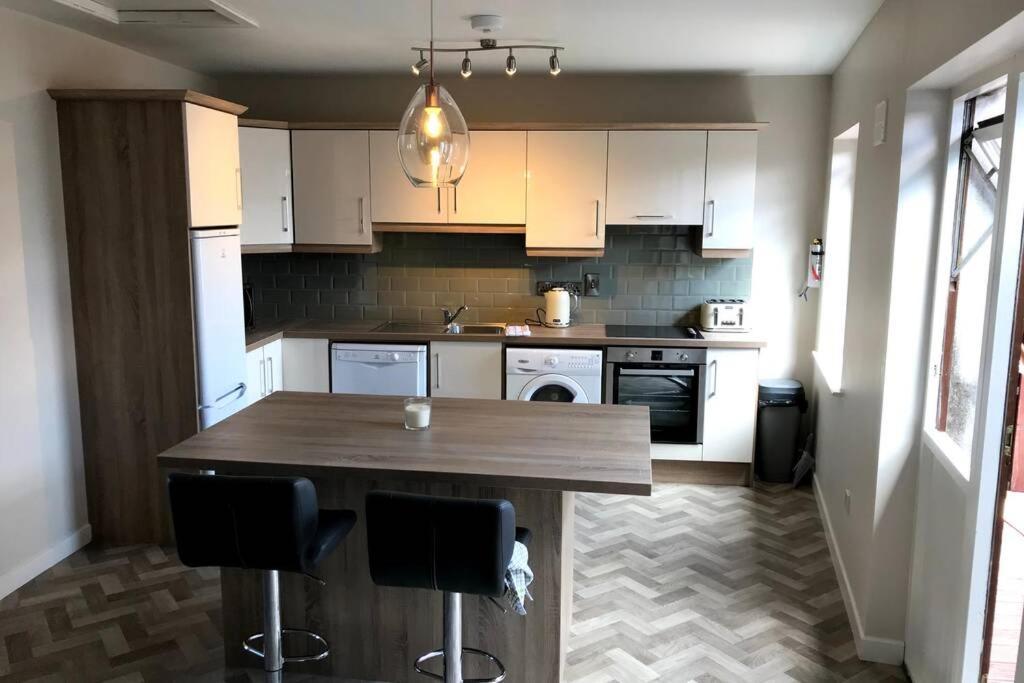 Stylish 3 Bed Apartment With Lough Atalia Views Galway Eksteriør bilde