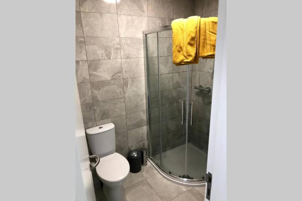 Stylish 3 Bed Apartment With Lough Atalia Views Galway Eksteriør bilde