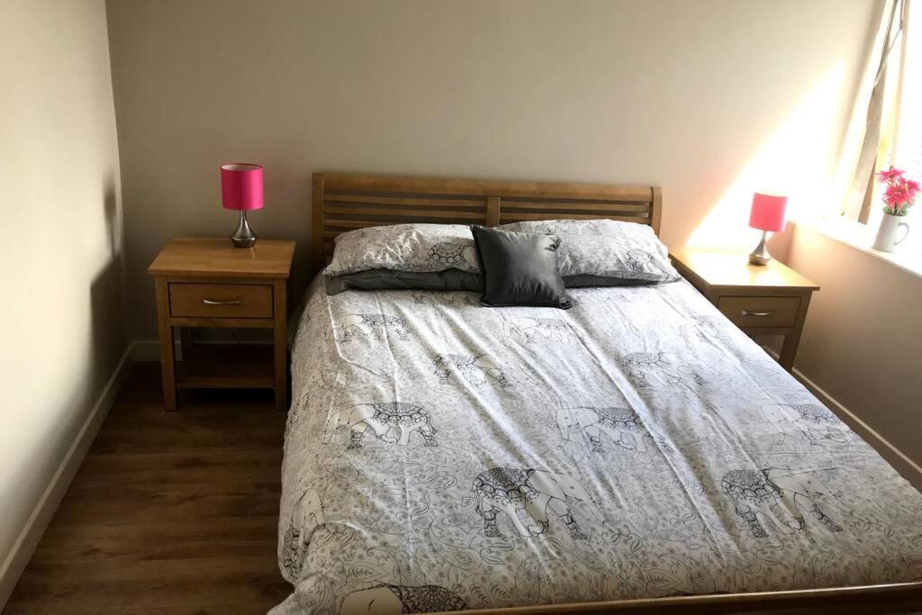 Stylish 3 Bed Apartment With Lough Atalia Views Galway Eksteriør bilde